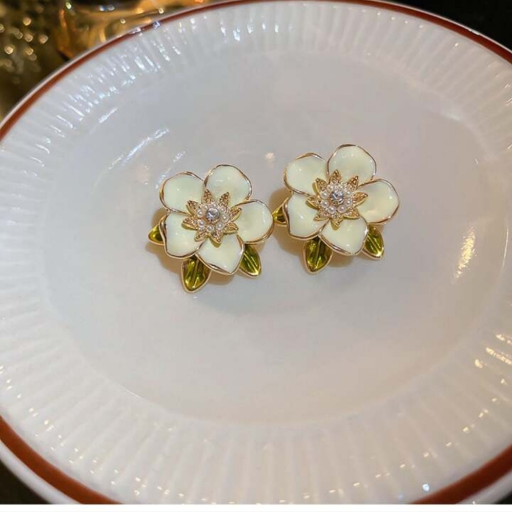 Charm Enamel Flower Leaf Stud Earrings 925 Silver.Handmade Pearl Camellia Floral - Picture 2 of 6